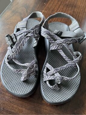 Women’s Chacos size 7